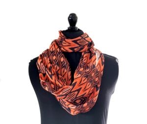 foulard en soie orange motifs azteque