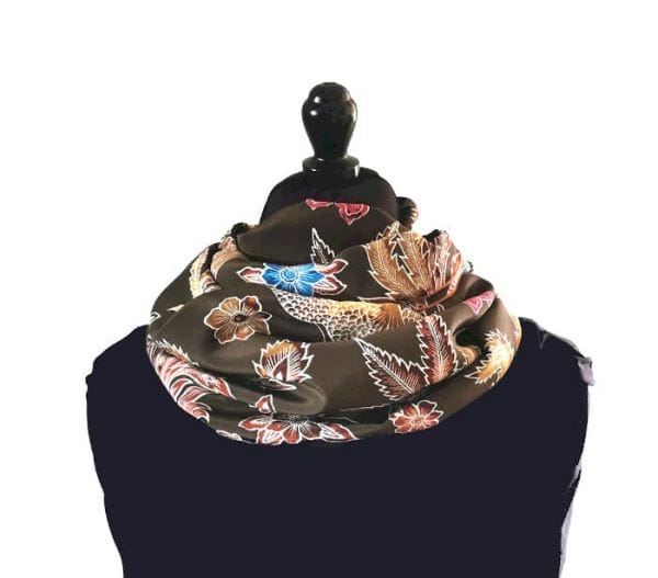 foulard en soie upcyclée paon kaki
