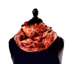 foulard en soie upcyclée rouge fleurie